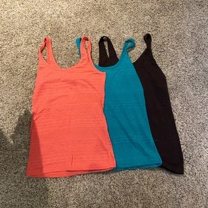 Bundle of Aerie Tanks